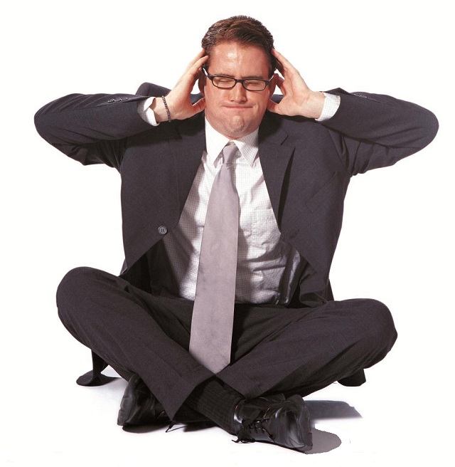 对于焦虑不安的来访者，催眠师可以由开始的跟随他的不安的表现逐步地转为主动引导来访者的行为方式来对其进行催眠诱导。